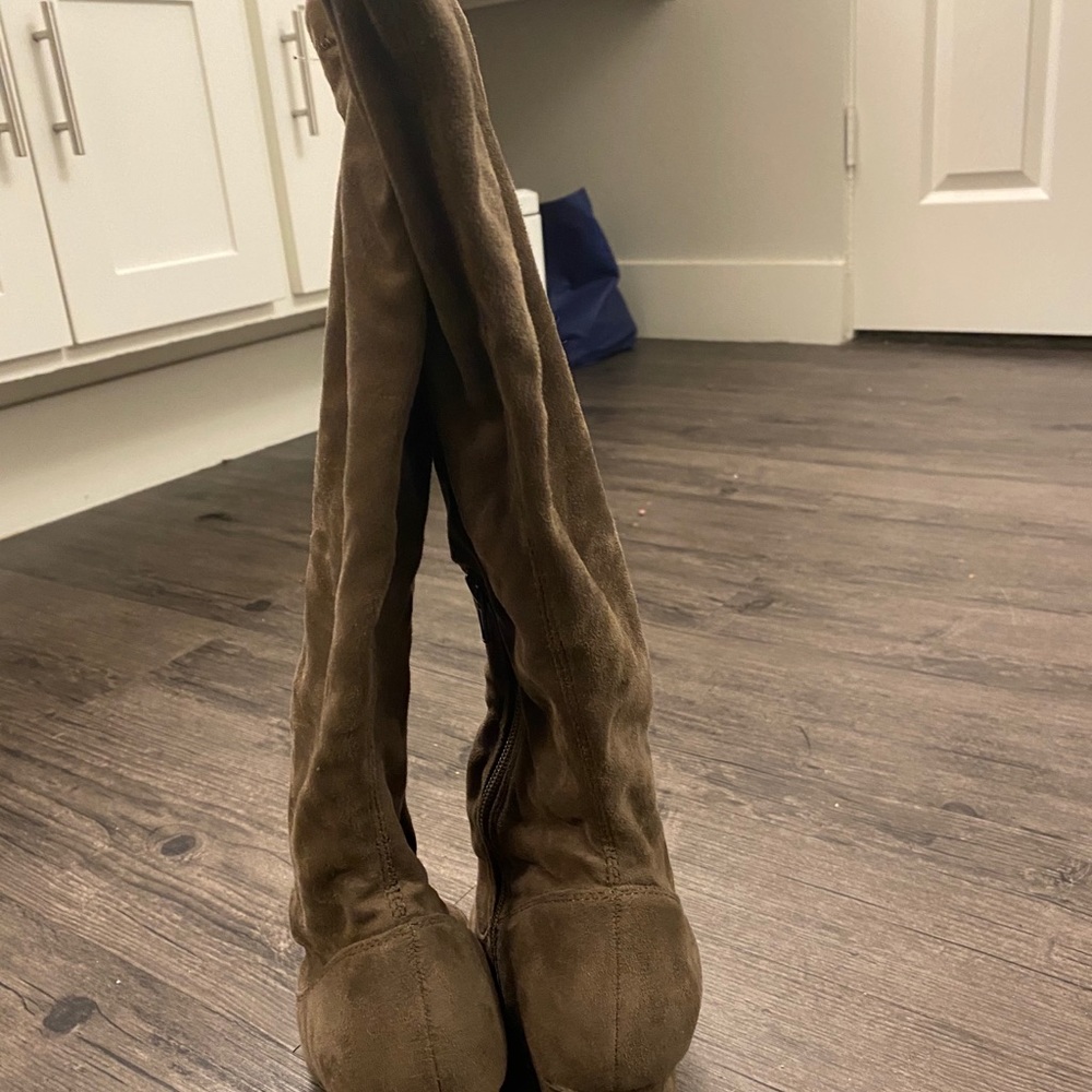 Suede boots